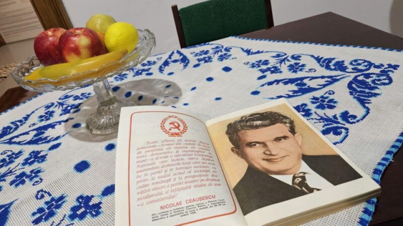 Bucharest: Relics of Communism 3-Hour Walking Tour - Architectural Insights