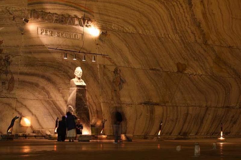 Bucharest: Slanic Salt Mines and Wine Tasting Tour - Itinerary Highlights