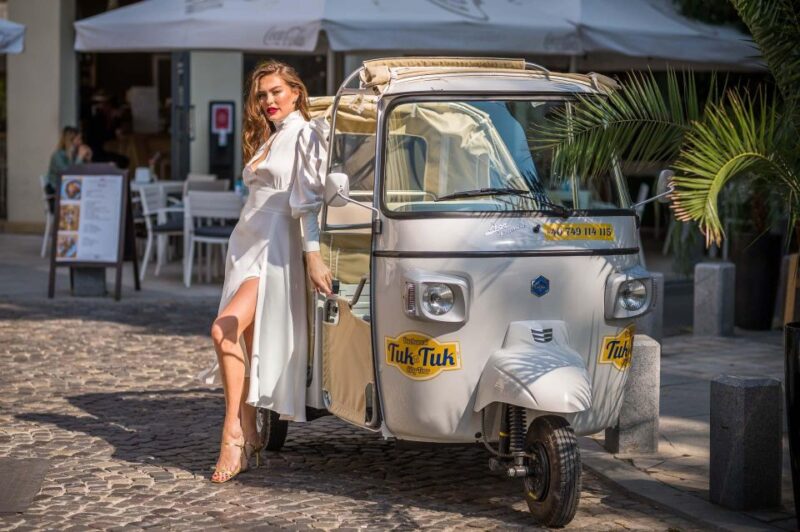 Bucharest: Tuk Tuk Romantic Tour With Minibar - Experience Features