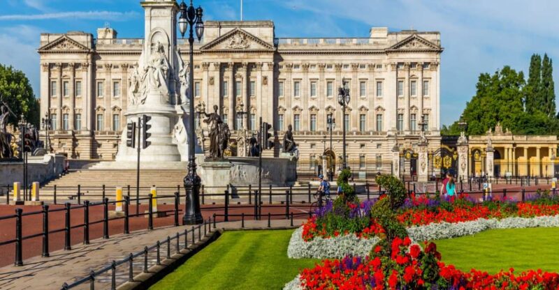 Buckingham Palace Exterior and Royal History Private Tour - Royal History and Monarchy