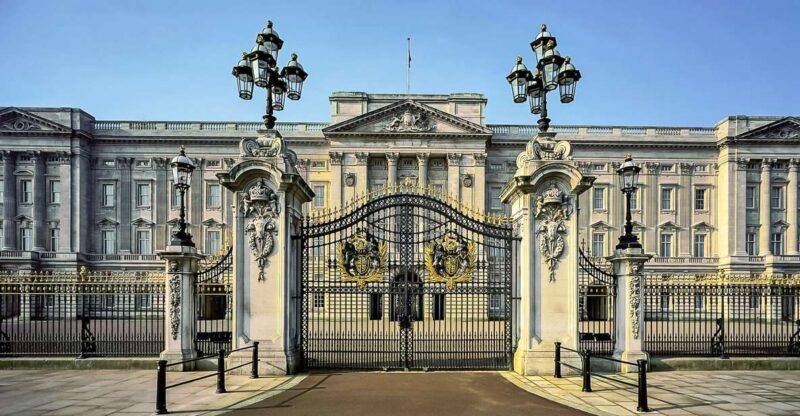 Buckingham Palace: The State Rooms Entrance Ticket - Language Options for Multimedia Tour