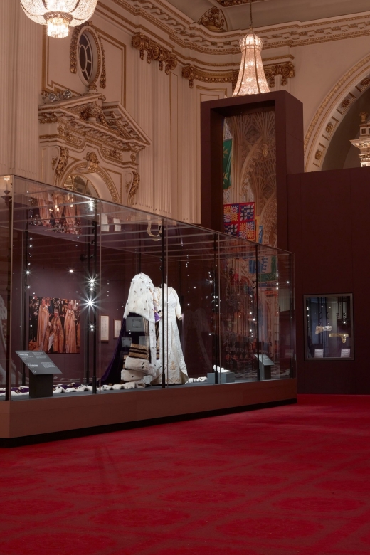 Buckingham Palace & Windsor Castle: Full-Day Tour - Exploring Buckingham Palace