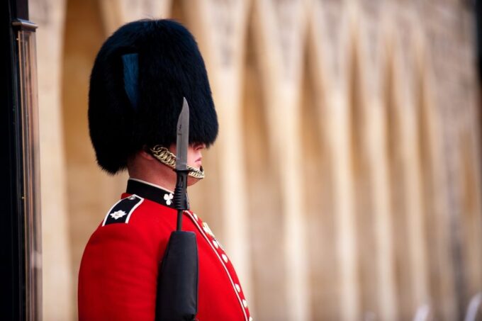 Buckingham Palace & Windsor Castle: Full-Day Tour - Accessibility Considerations