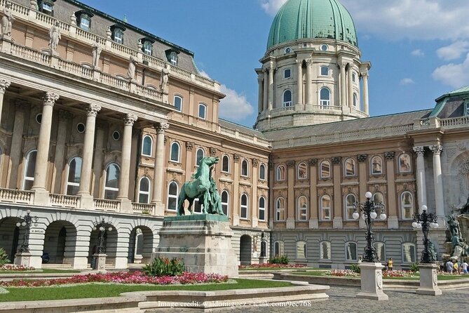 Buda Castle District: Private Tour Including Gellért Hill - Gellért Hill and Cave