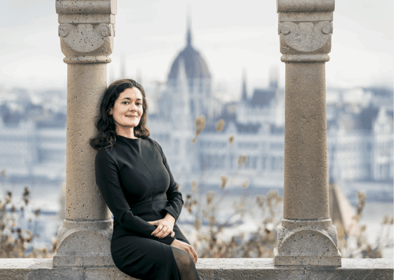 Buda Castle: Group Photoshoot With a Local Guide - Key Points