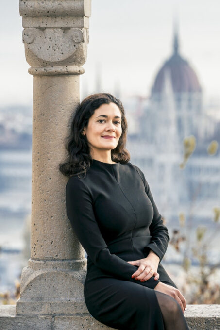 Buda Castle: Group Photoshoot With a Local Guide - Recap