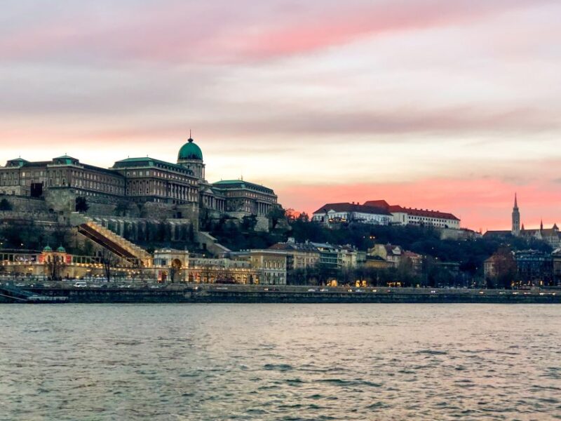 Budapest: 1-Hour Evening Sightseeing Cruise With Drink - Onboard Experience