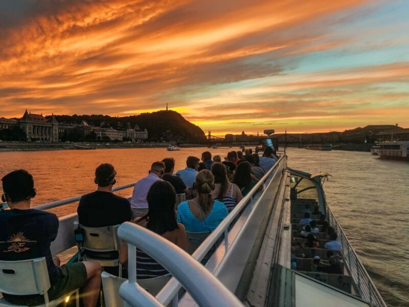Budapest: 1-Hour Evening Sightseeing Cruise With Drink - Accessibility and Meeting Point