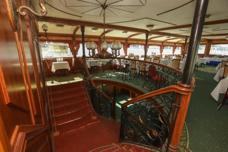 Budapest: 1 Hr Sunshine Booze Cruise With Prosecco - Relaxing Sightseeing Cruise