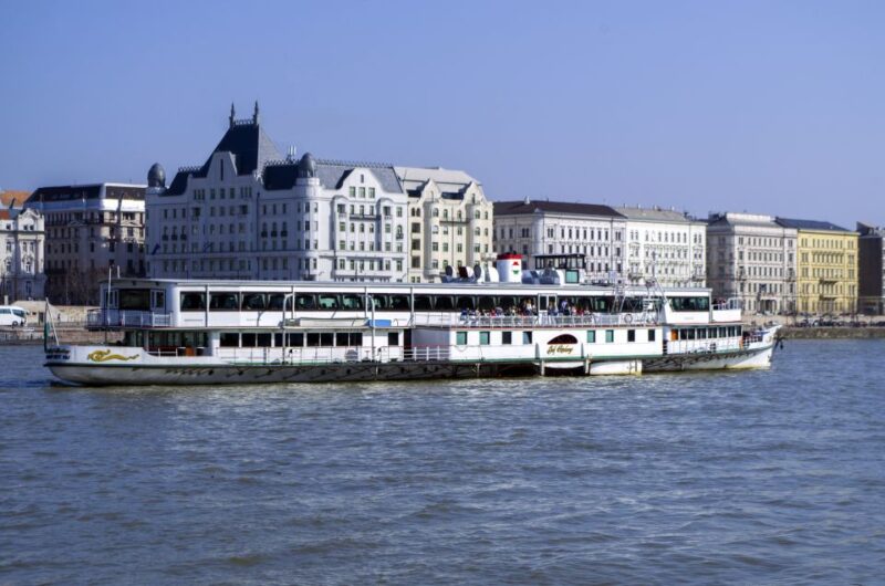 Budapest: 1 Hr Sunshine Booze Cruise With Prosecco - Highlights Along the Danube