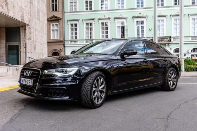 Budapest: 1-Way Private Luxury Airport Transfer - Transfer Capacity