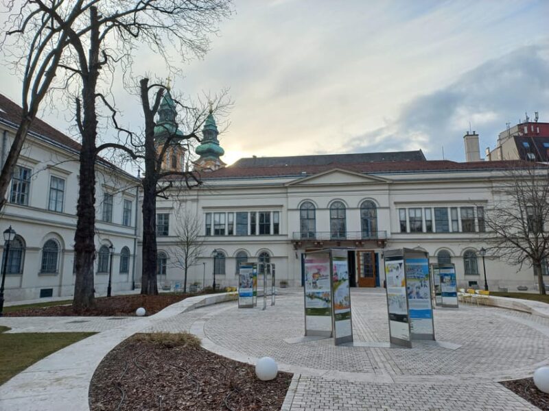 Budapest: 2.5-hour Hidden Sights Private Bike Tour - Tour Itinerary