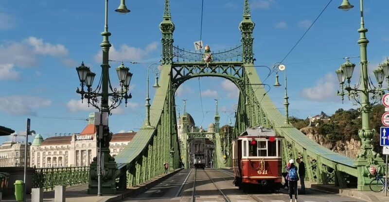Budapest: 2.5-hour Hidden Sights Private Bike Tour - Restrictions and Recommendations