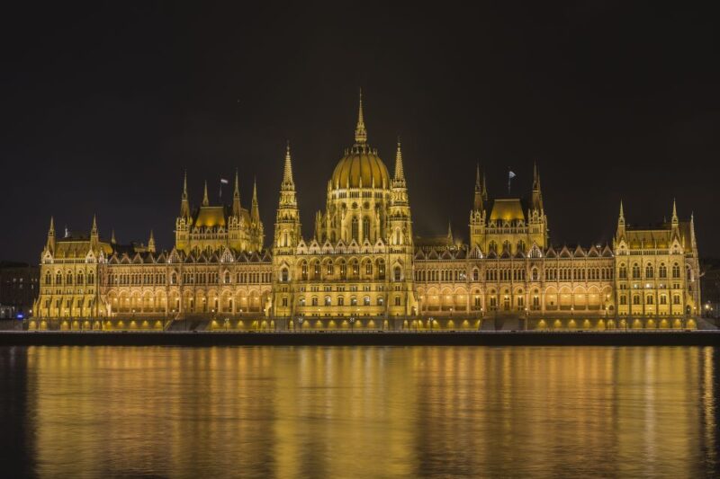 Budapest: 2-Hour Small Group Night Walking Tour - Key Points
