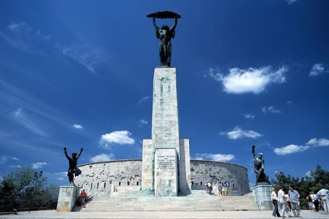 Budapest: 3-Hour Grand City Tour and Castle Walk - Booking and Cancellation Policy
