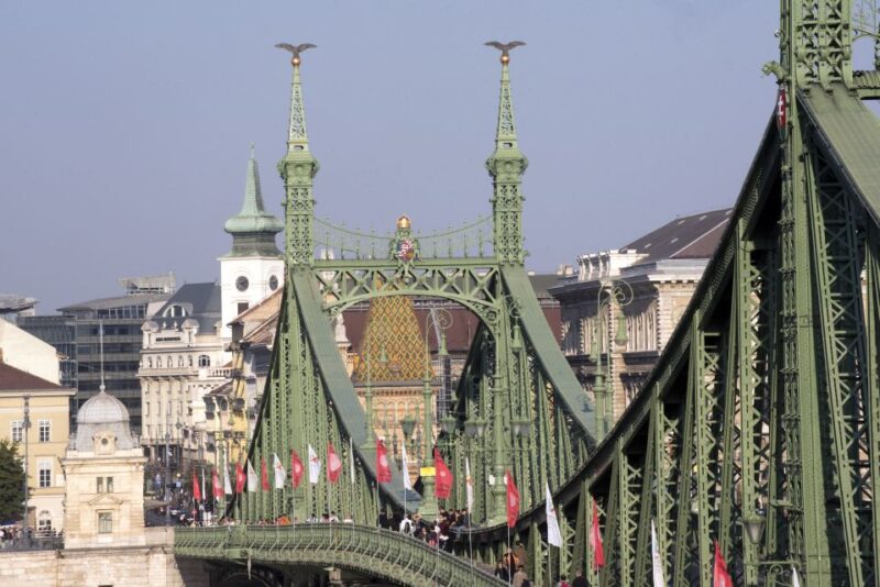 Budapest: 3-Hour Live Guided Sightseeing Tour - Key Attractions