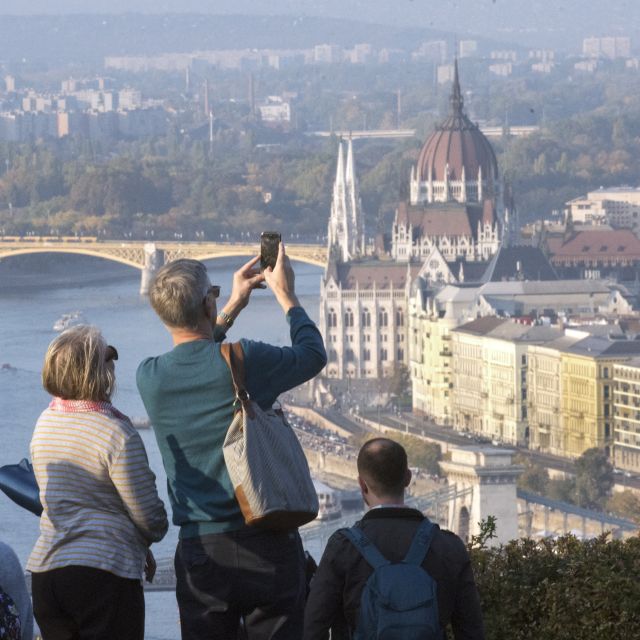 Budapest: 3-Hour Live Guided Sightseeing Tour - Historical Insights