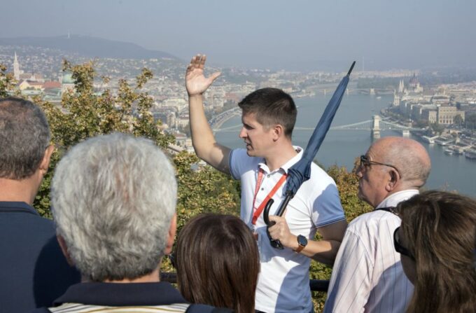 Budapest: 3-Hour Live Guided Sightseeing Tour - Diversified Experiences