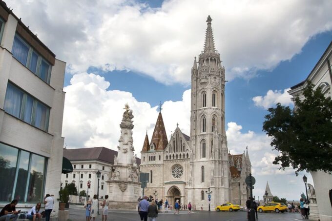Budapest 3-Hour Walking Tour in Italian - Accessibility and Restrictions