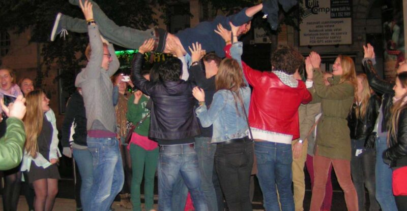 Budapest: 5-Hour Pub Crawl Through Ruin Bars - Cancellation and Payment Policy