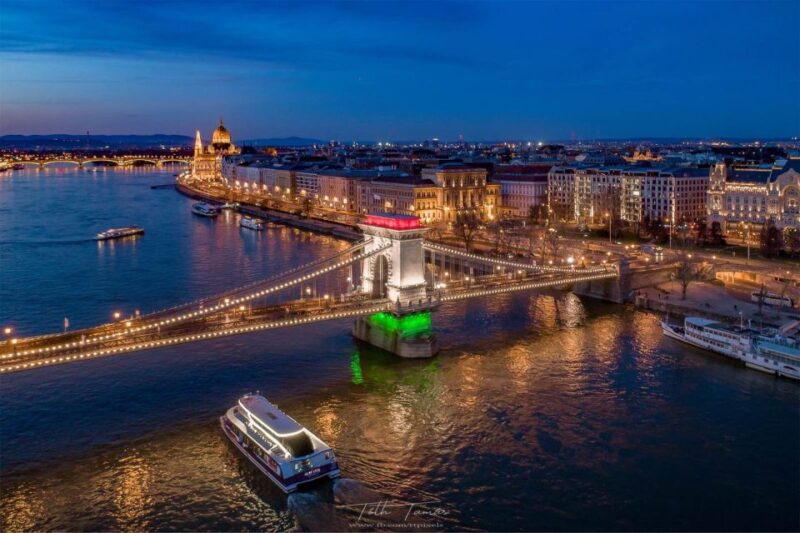 Budapest: 7-Course Dinner Cruise With Operetta and Folk Show - Key Points