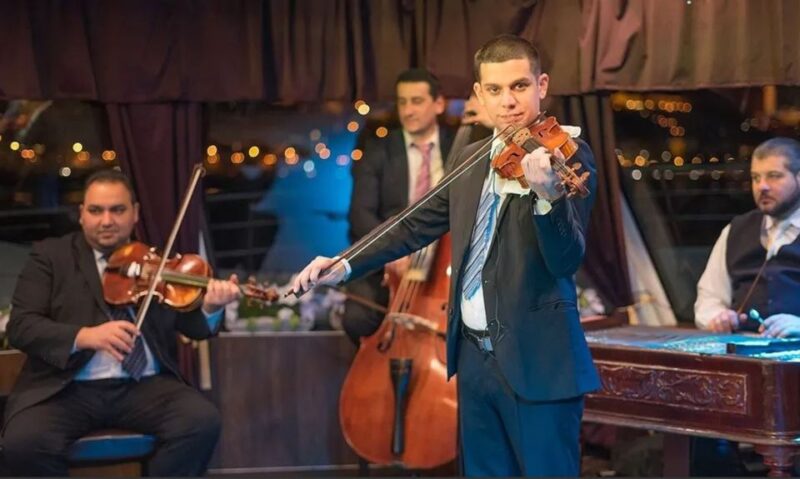 Budapest: 7-Course Dinner Cruise With Operetta and Folk Show - Meeting Point and Logistics