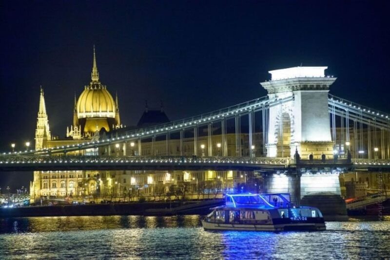 Budapest: 7-Course Dinner Cruise With Operetta and Folk Show - Safety and Guidelines
