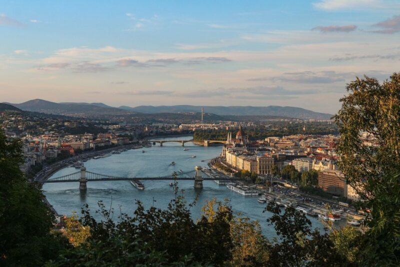Budapest : Bachelor Party Outdoor Smartphone Game - Teamwork and Competition