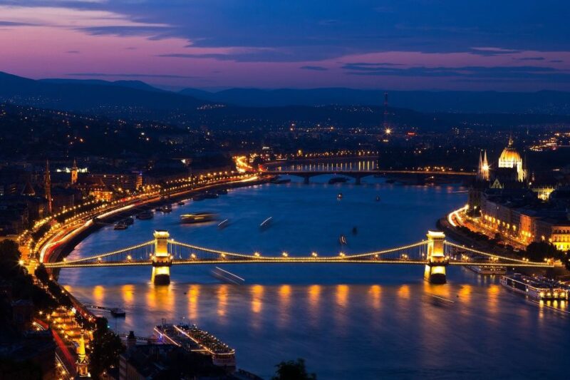 Budapest: Best of City Highlights Walking Tour - Local Insights