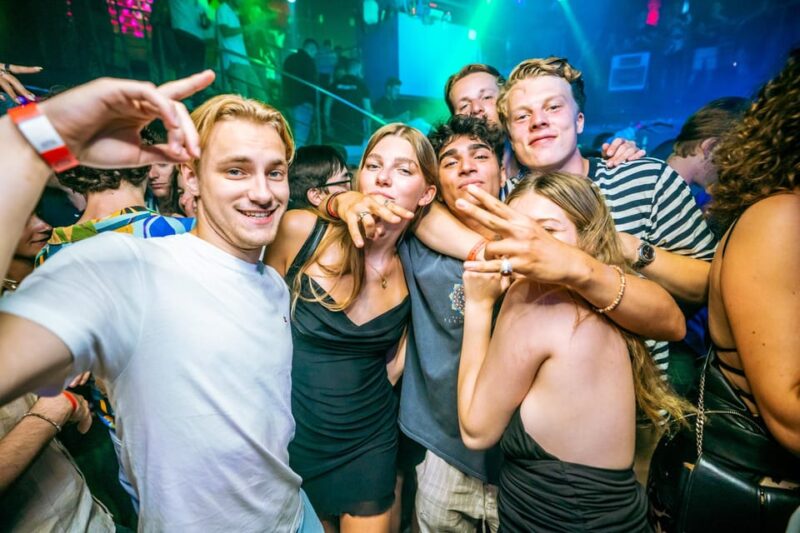 Budapest: Boat Party With Option of Unlimited Drinks - Participant Information