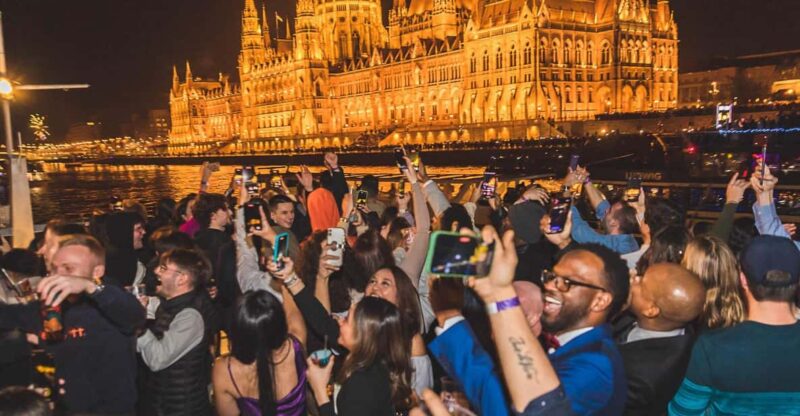 Budapest: Boat Party With Option of Unlimited Drinks - Customer Feedback