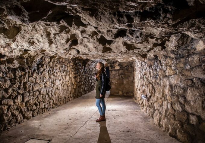 Budapest: Buda Castle Cave Tour - Exploring the Labyrinth Caves