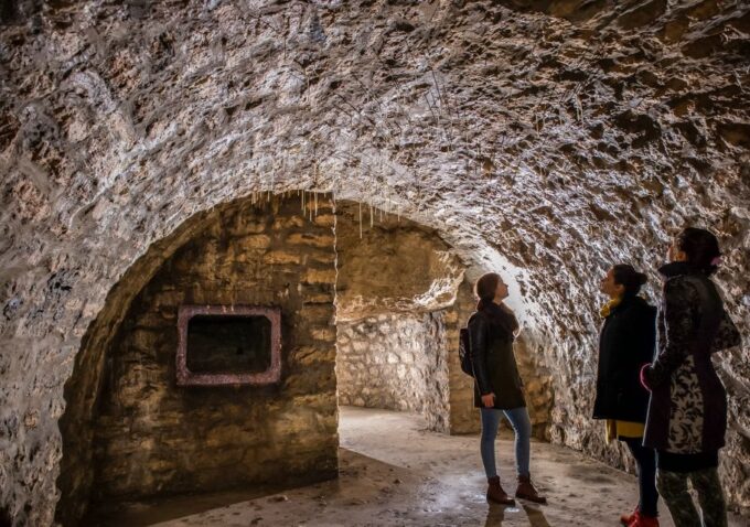 Budapest: Buda Castle Cave Tour - Geology and History of the Caverns