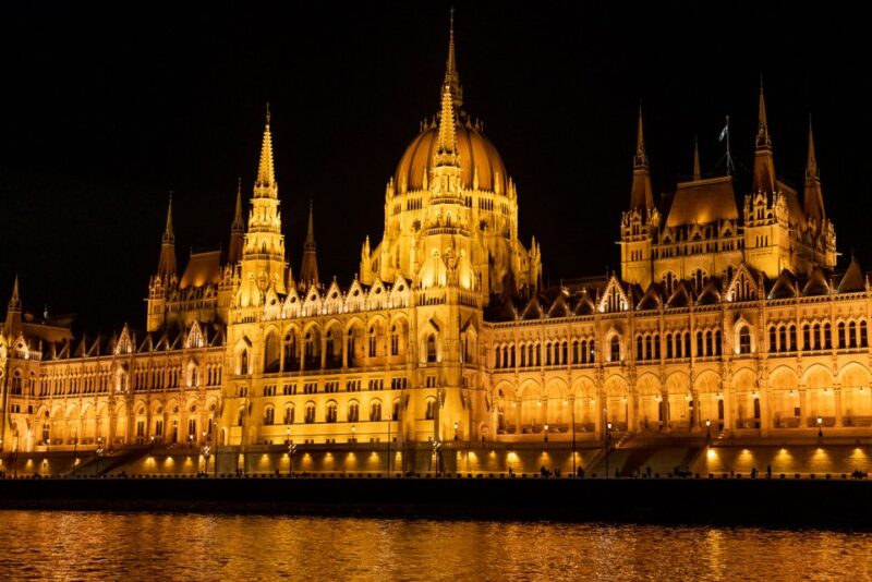 Budapest: Candlelit Dinner River Cruise With Live Music - Cruise Details