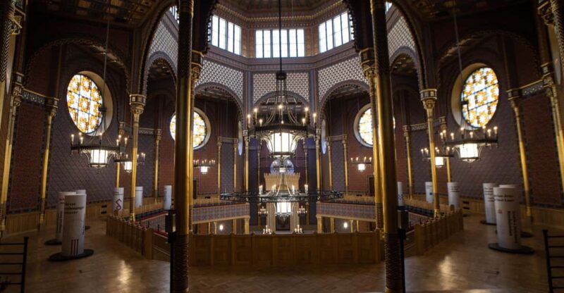 Budapest: Castle District and Jewish Quarter Walking Tour - Key Points