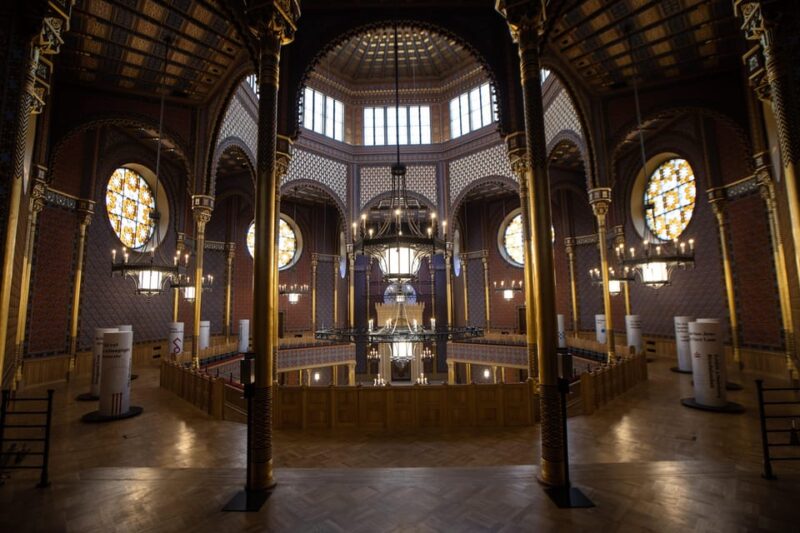 Budapest: Castle District and Jewish Quarter Walking Tour - Itinerary Details
