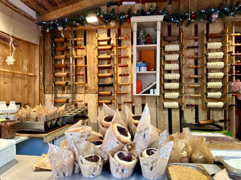 Budapest: Christmas Market Guided Walking Tour With Tastings - Experience Highlights