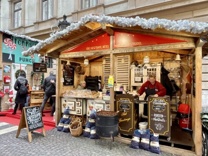 Budapest: Christmas Market Guided Walking Tour With Tastings - Tasting Hungarian Christmas Treats