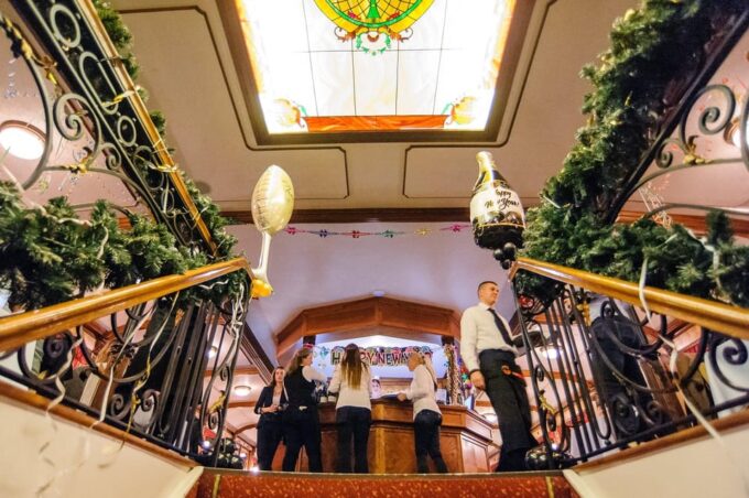 Budapest: Christmas & New Year Special Danube Dinner Cruises - Flexible Booking and Cancellation Policy