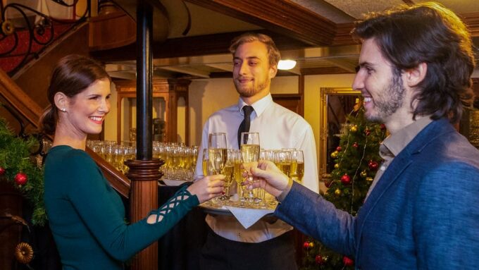 Budapest: Christmas & New Year Special Danube Dinner Cruises - Recap