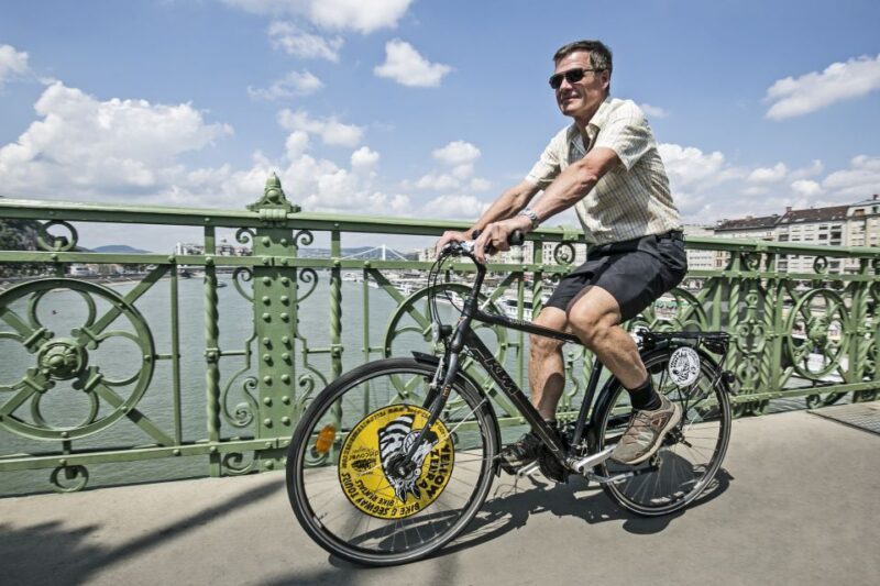 Budapest: City Bike Tour With Coffee Stop - Inclusions and Exclusions