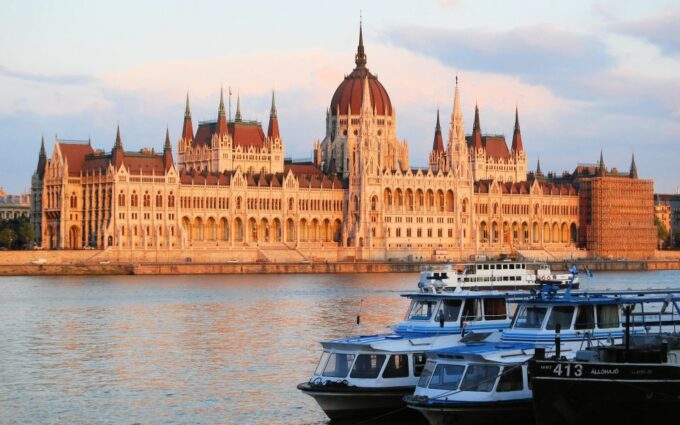 Budapest City Discovery Tour - Buda Castle and Fishermans Bastion