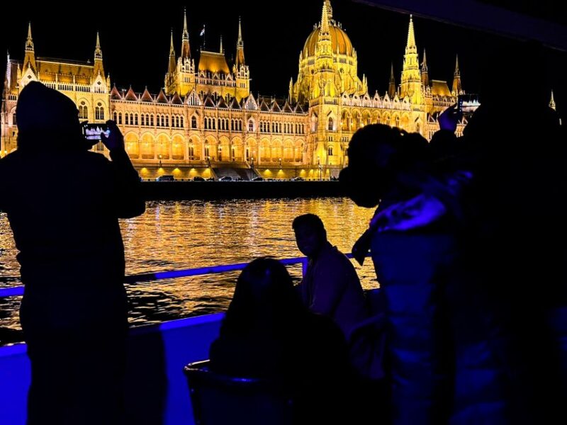 Budapest: City Highlights Cruise With Welcome Drink - Key Points