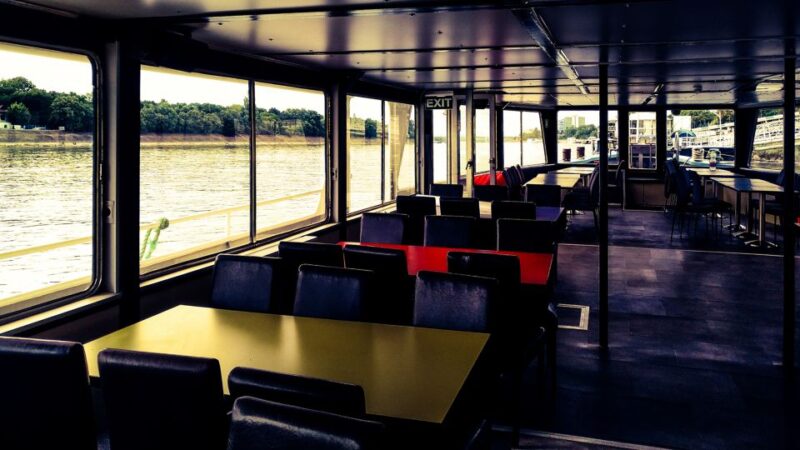 Budapest: City Highlights Cruise With Welcome Drink - Welcome Drink and Onboard Amenities