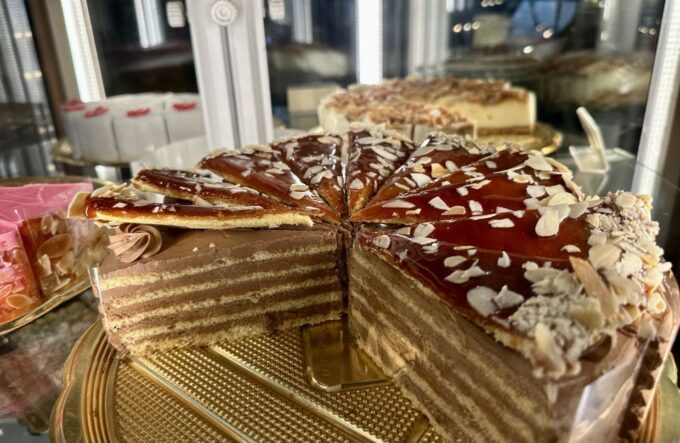Budapest: Coffee House Tour With Cofffee & Dessert Tasting - Exploring Budapests Coffee Houses