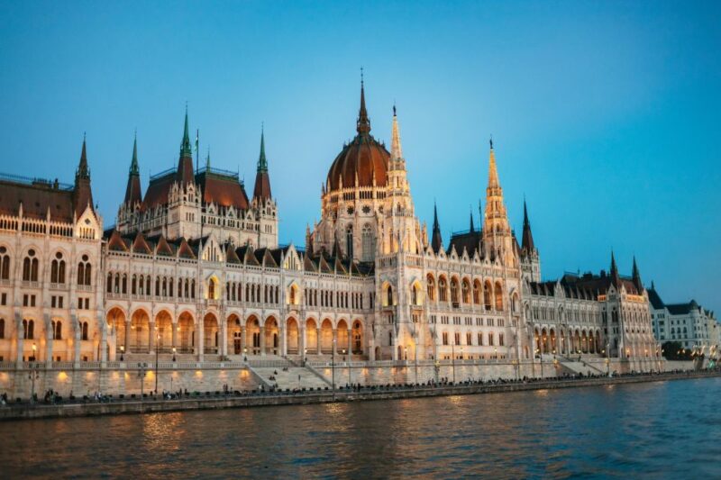 Budapest: Danube Cruise With Hungarian Dinner and Live Music - Key Points