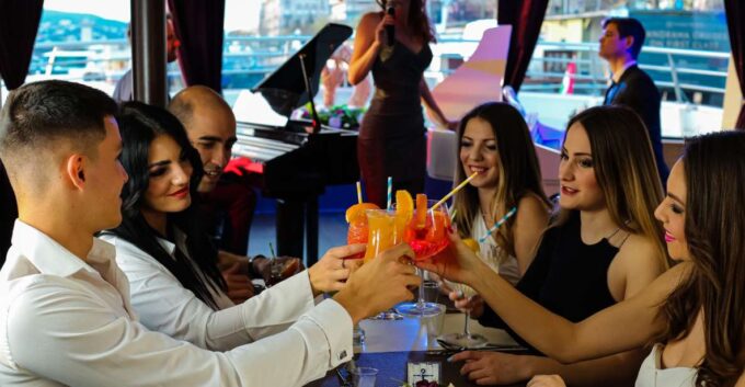 Budapest: Danube Drink and Piano Show - Beverage Options