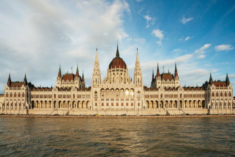 Budapest: Danube River City Lights Express Cruise - Cruise Experience