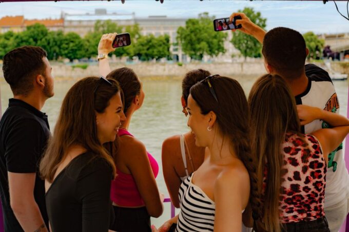 Budapest: Danube River City Lights Express Cruise - Meeting Locations
