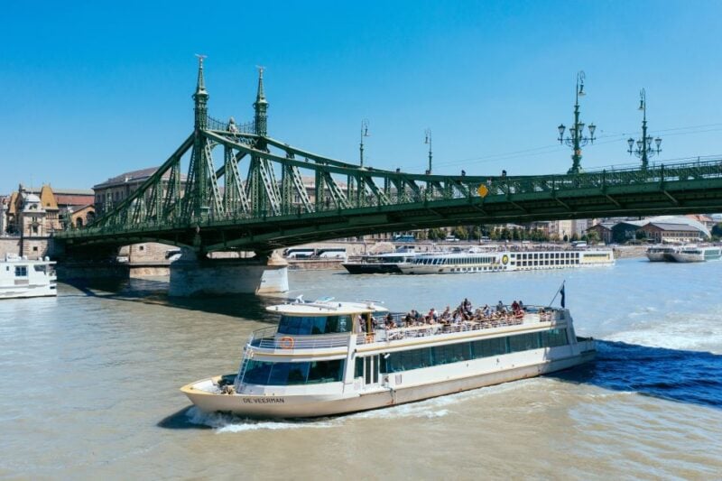 Budapest: Day or Night River Cruise on Panoramic Boat - Meeting Point